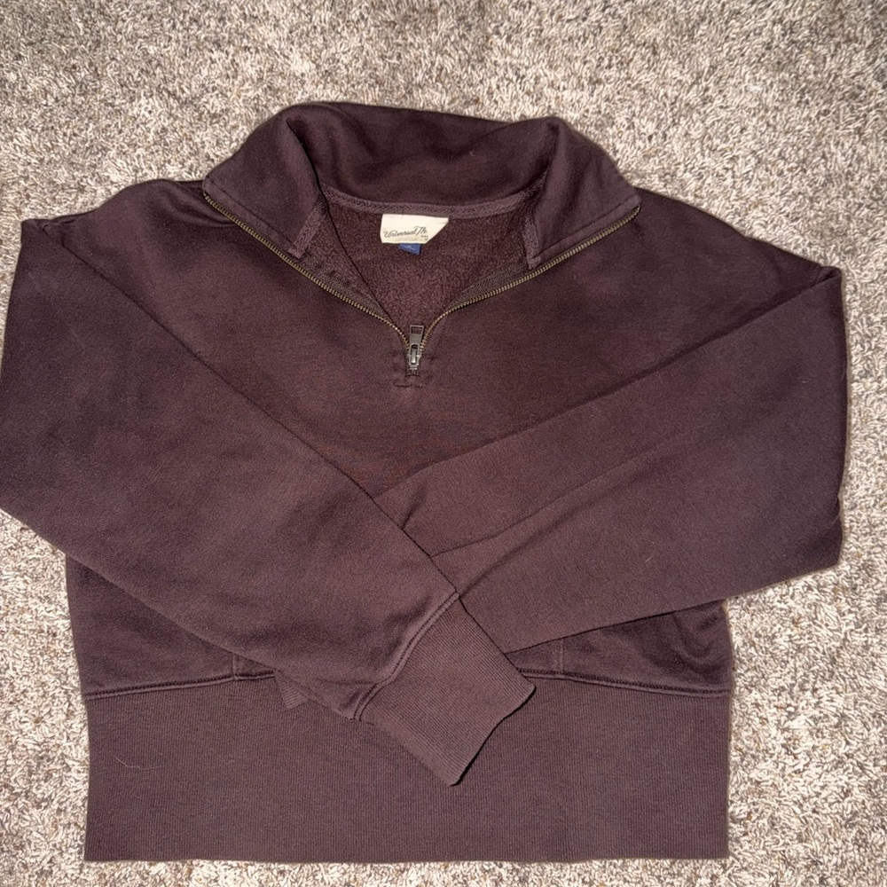 Quarter-Zip Universal Thread